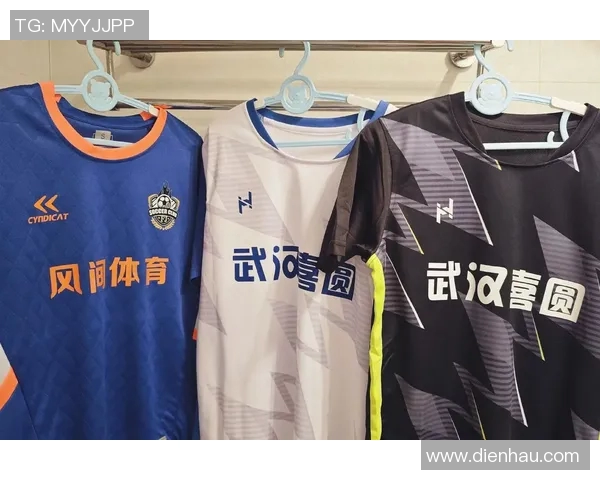 12号球衣足球明星现状揭秘他们的职业生涯与未来发展方向分析