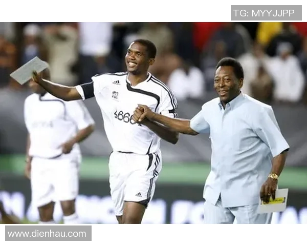 曼德拉与足球明星的友谊时刻视频展现团结与希望的力量