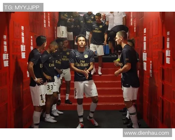 甘冈与大巴黎首发阵容对比分析揭示双方战术布局与关键球员表现 甘冈与大巴黎首发阵容对比分析揭示双方战术布局与关键球员表现